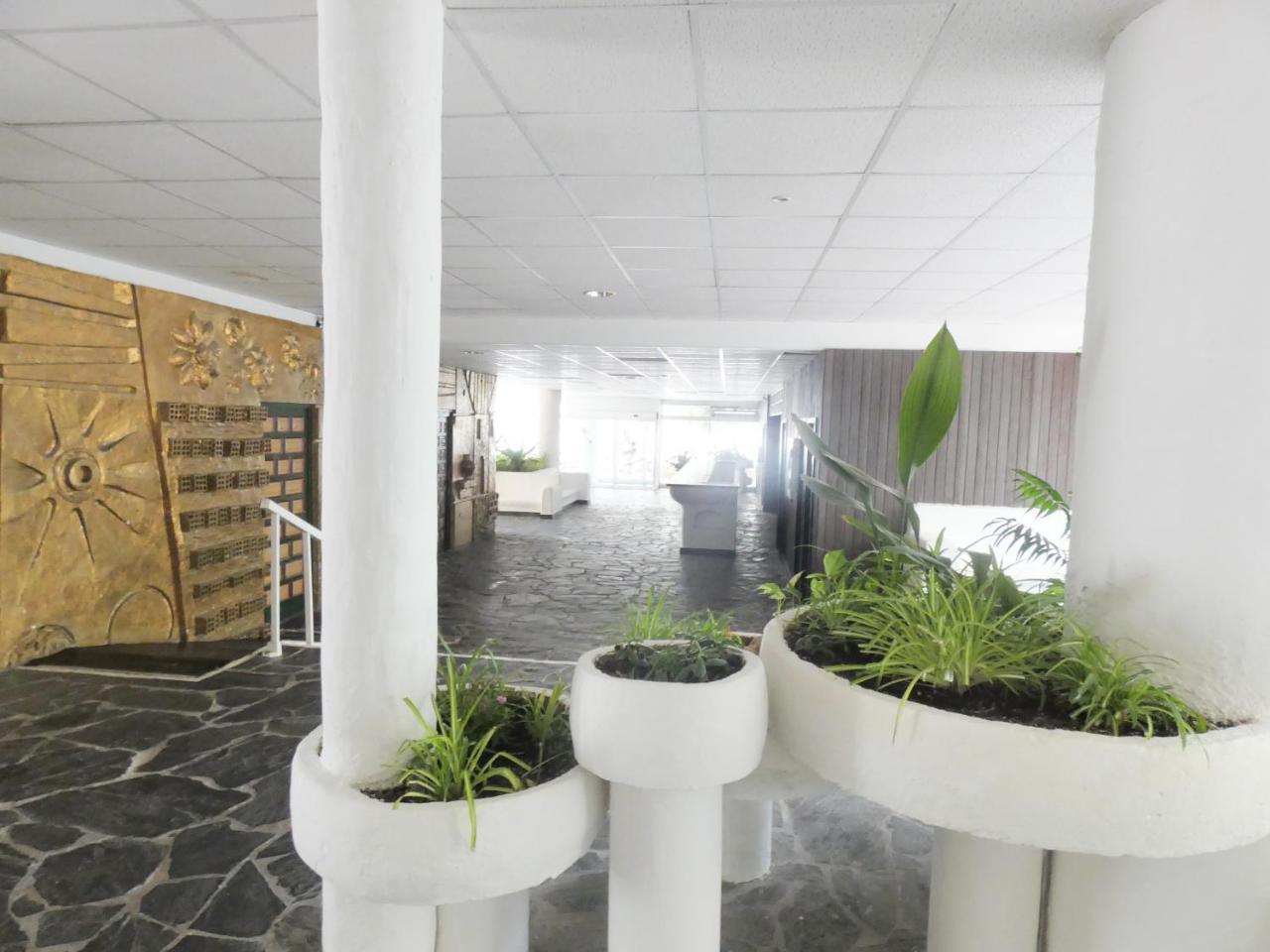 Holiday Center Roses Luaran gambar